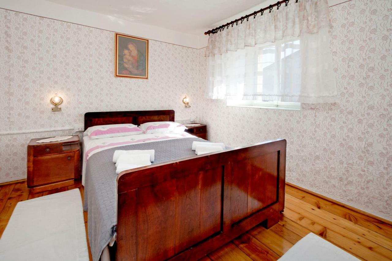 Rural Apartment Carolina Zrenj エクステリア 写真